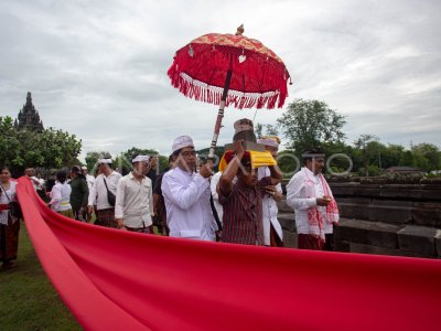 Upacara penyucian Abhiseka di Candi Prambanan