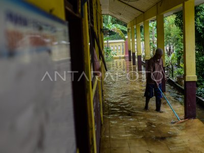 Dua sekolah dasar terdampak banjir di Kota Serang