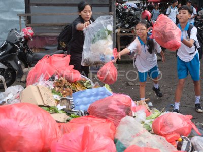 Aksi bersih-bersih massal di Bali