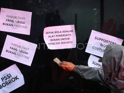 Aksi tuntut revolusi total PSSI di Jakarta