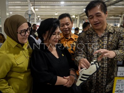 Commission VII of the House of Representatives visited a shoe factory in Tangerang