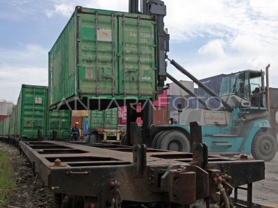 Volume angkutan barang kereta api Oktober 2025