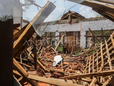 La bibliothèque scolaire s&#039;est effondrée à Pandeglang