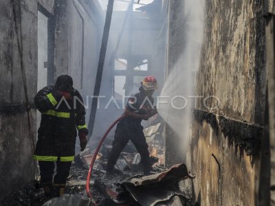 The Musdalifa Building at the Hajj Transit Dormitory in Ternate caught fire