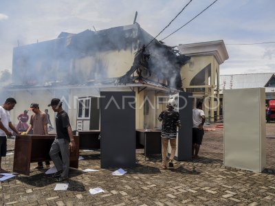 Gedung Musdalifa Asrama Haji Transit Ternate terbakar