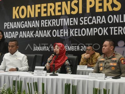 La conferencia de prensa sobre el caso de terroristas reclutando niños a través de las redes sociales