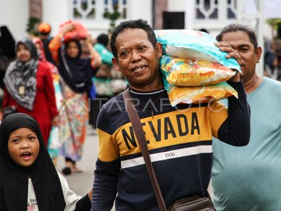 Gerakan operasi pasar sembako gratis di Kalimantan Tengah