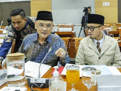 Raker Komisi VIII DPR dengan Menteri Haji dan Umrah