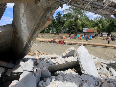 Dampak kerusakan akibat banjir bandang di Aceh Barat