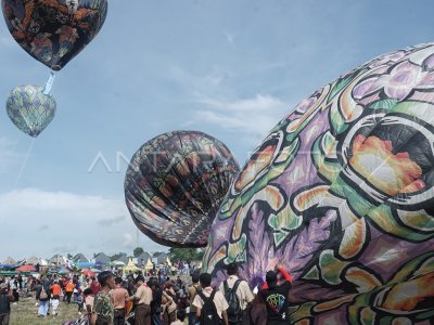 Parade balon udara di Tulungagung