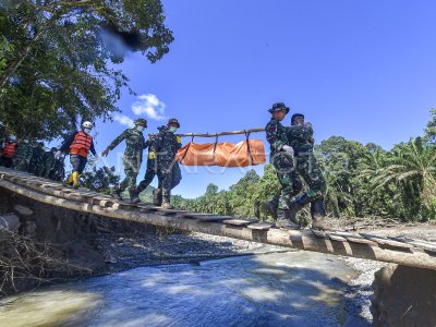 Evacuation of Flash Flood Victims in Palembayan