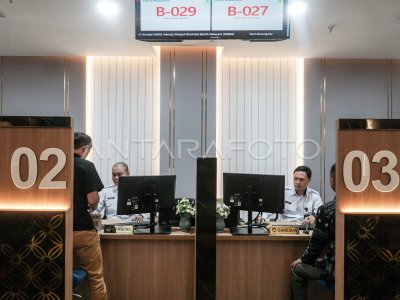 Immigration services at the shopping center