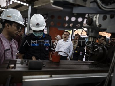 La visite de travail du Sous-secrétaire du Ministère Coordinateur pour le Développement Humain et la Culture au Lycée Professionnel de Java Central