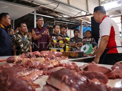Pemantauan stok dan harga bahan pangan di Makassar
