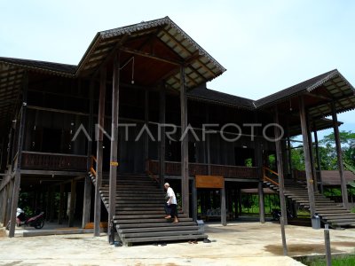 Pembangunan Masjid As Syukur gunakan kayu ulin