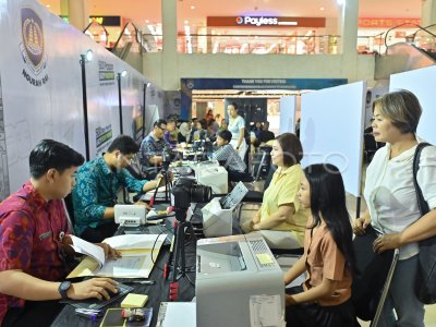 Immigration services at the mall