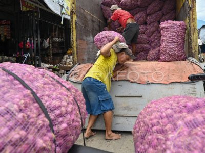 Pasokan bawang merah cukup tersedia