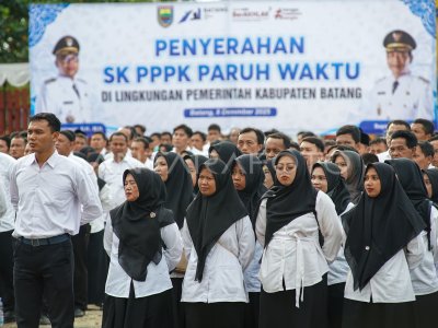 Penyerahan SK PPPK Paruh Waktu di Batang