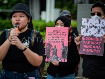Aksi memperingati Hari Anti Korupsi Sedunia