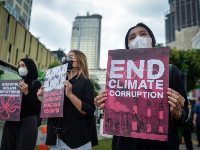 Aksi memperingati Hari Anti Korupsi Sedunia