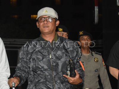 El regidor de Lampung Central llegó a la Comisión de Erradicación de la Corrupción tras ser atrapado en una operación encubierta.