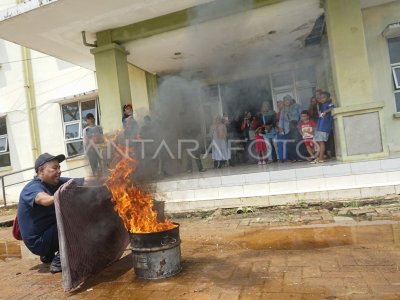 Pelatihan keselamatan bencana gempa dan kebakaran