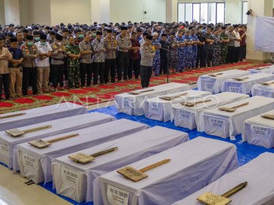 Funeral prayer for the victims of the natural disaster in West Sumatra
