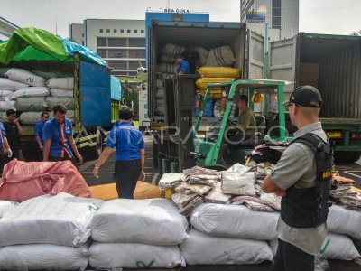 Bea Cukai gagalkan peredaran produk impor garmen ilegal