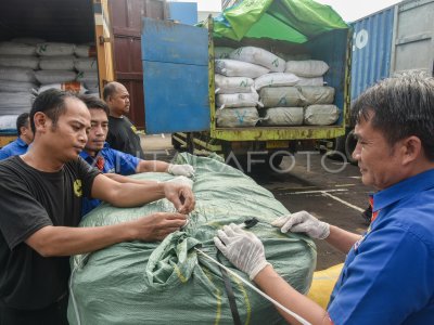 Aduanas y aranceles frustra la circulación de productos de prendas de vestir importados de manera ilegal