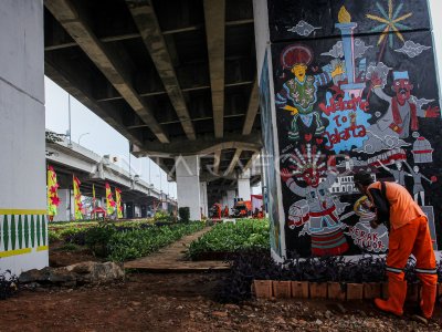 Beautifikasi Mural di kolong Tol Becakayu