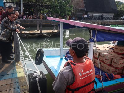 The Governor of Jakarta released food supplies to the Thousand Islands
