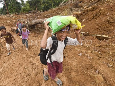 Akses warga korban longsor di Padang