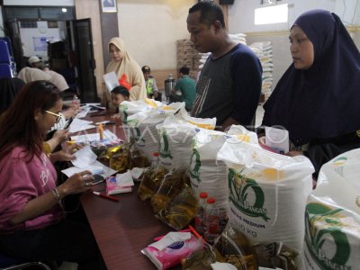 Penyaluran bantuan pangan di Malang