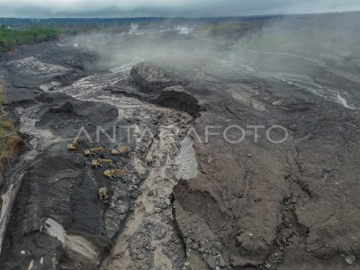 Estén alerta al riesgo de inundaciones de lluvia de lava en el Monte Semeru