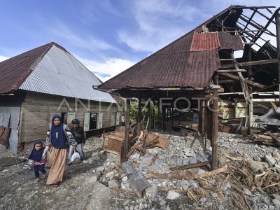 Aktivitas warga pascabanjir bandang di Malalo