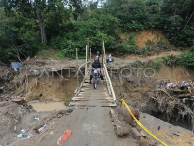 Kerusakan jembatan akibat bencana alam di Bener Meriah