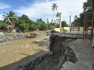 Normalisation de la rivière Sumpur après une crue soudaine