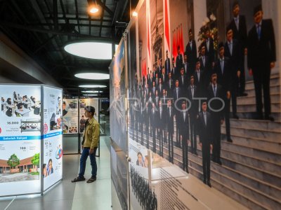 L&#039;Exposition Rouge et Blanc à la Station Tanah Abang