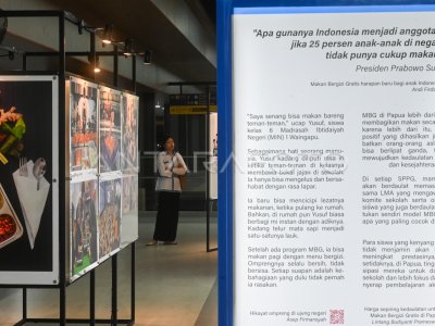 L&#039;Exposition du Parcours Rouge et Blanc à la Station de Tanah Abang