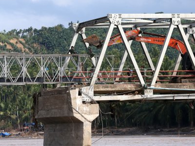 Pembangunan jembatan bailey lintas tengah pascabencana di Aceh