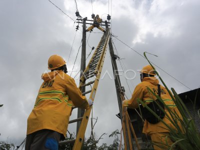 Perbaikan jaringan listrik di Bener Meriah