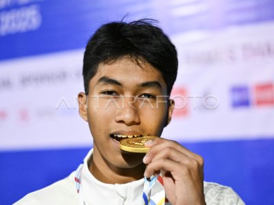 Robby Al Hilmi remporte la médaille d&#039;or en escalade de vitesse masculine.