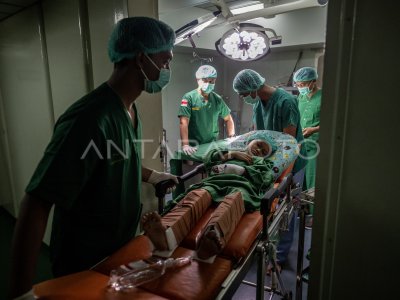 TNI AL lakukan operasi korban bencana alam di KRI dr Soeharso