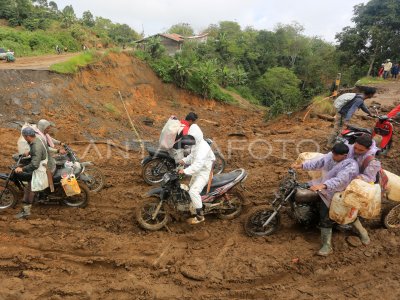 Warga melangsir BBM di Bener Meriah