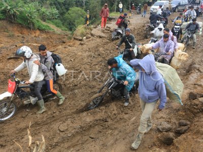 Warga melangsir BBM di Bener Meriah