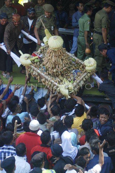 KIRAB SERIBU KETUPAT