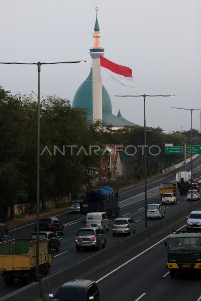 PENGIBARAN BENDERA MERAH PUTIH