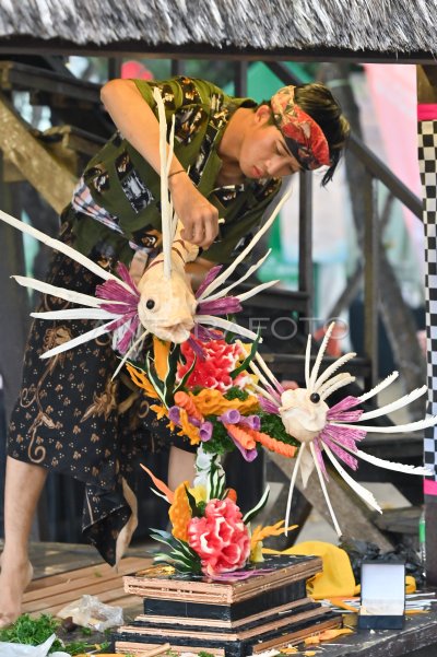 Lomba mengukir buah lokal