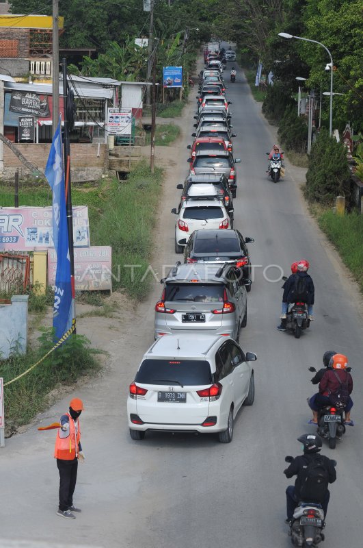 PINTU KELUAR TOL FUNGSIONAL SOLO-YOGYAKARTA RAMAI | ANTARA Foto