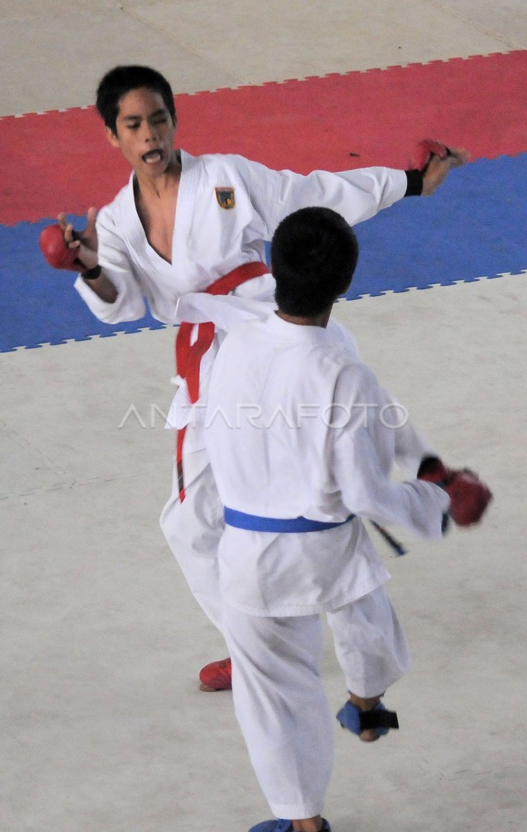 Erini koz ongida sikilgan xotinning haqiqiy videosi